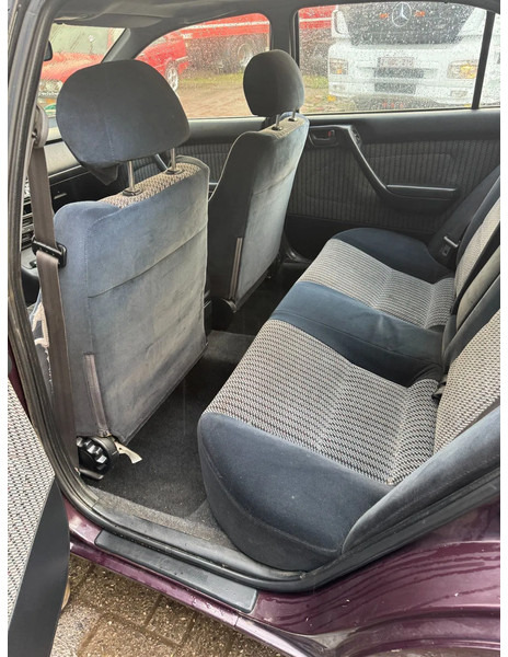 Berlină/ Sedan Toyota Carina E **2.0 PETROL-ESSENCE**: Foto 7 Berlină/ Sedan Toyota Carina E **2.0 PETROL-ESSENCE**: Foto 7