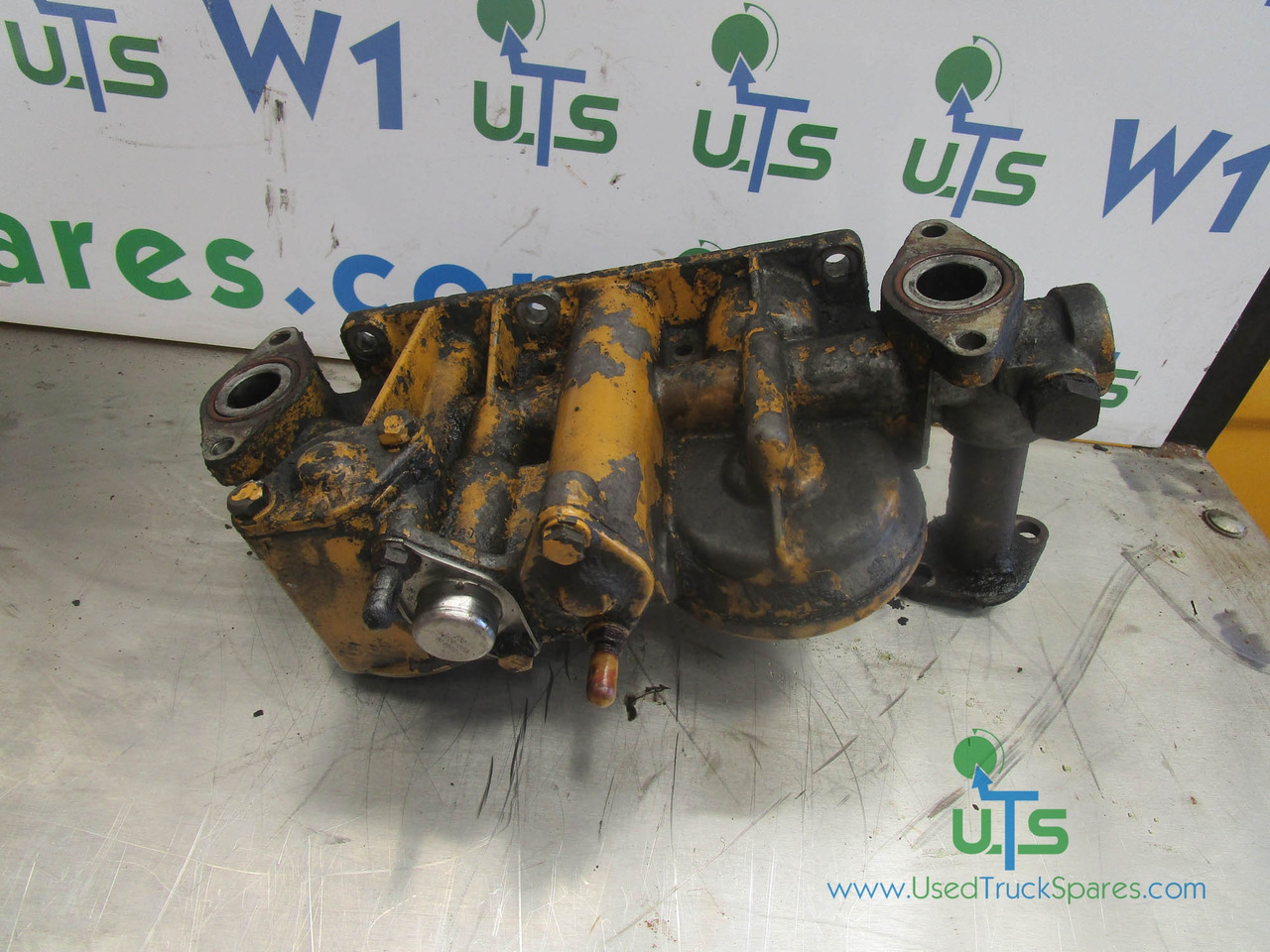 CAT C10 / C12 OIL FILTER HOUSING - Motor şi piese pentru Camion: Foto 1 CAT C10 / C12 OIL FILTER HOUSING - Motor şi piese pentru Camion: Foto 1