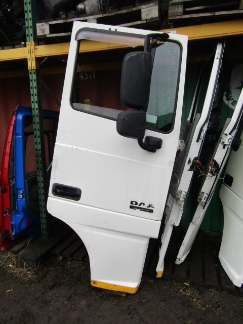 DAF XF 105 OFFSIDE (DRIVERS) COMPLETE DOOR - Cabină și interior pentru Camion: Foto 1 DAF XF 105 OFFSIDE (DRIVERS) COMPLETE DOOR - Cabină și interior pentru Camion: Foto 1