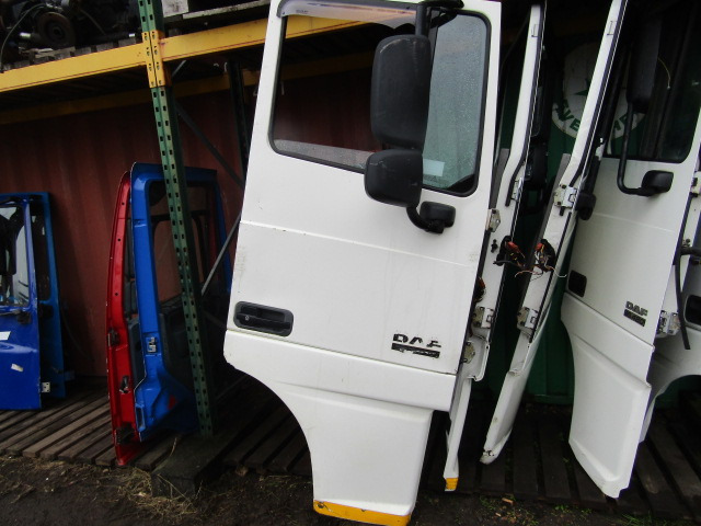 DAF XF 105 OFFSIDE (DRIVERS) COMPLETE DOOR - Cabină și interior pentru Camion: Foto 2 DAF XF 105 OFFSIDE (DRIVERS) COMPLETE DOOR - Cabină și interior pentru Camion: Foto 2