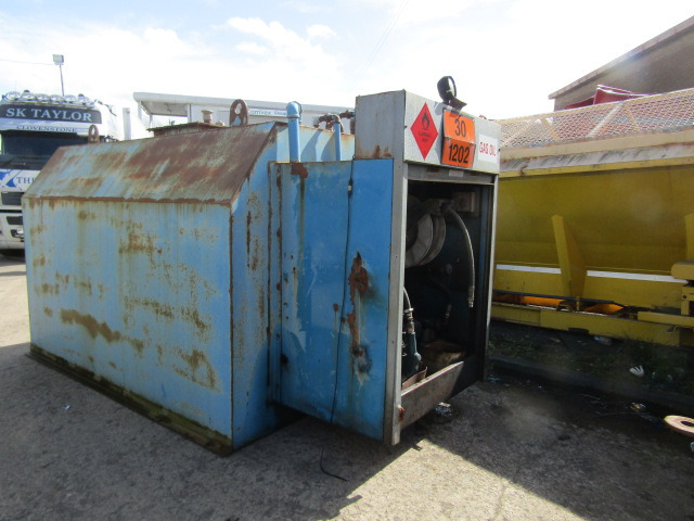 DIESEL FUEL TANK 10,500 LTR APPROX COMPLETE WITH DONKEY ENGINE, PUMPS AND HOSES, ALL IN WORKING ORDER (3.6 X 1.8 X 1.8M) - Rezervor de stocare: Foto 4 DIESEL FUEL TANK 10,500 LTR APPROX COMPLETE WITH DONKEY ENGINE, PUMPS AND HOSES, ALL IN WORKING ORDER (3.6 X 1.8 X 1.8M) - Rezervor de stocare: Foto 4