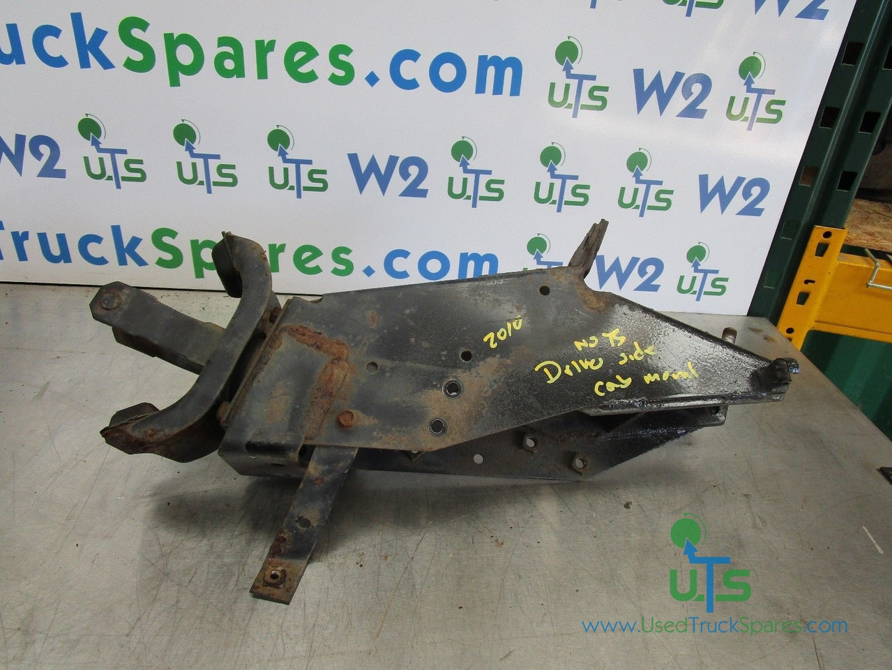 ISUZU N75 – 190 REAR CAB MOUNT+ LOCK - Cabină și interior pentru Camion: Foto 1 ISUZU N75 – 190 REAR CAB MOUNT+ LOCK - Cabină și interior pentru Camion: Foto 1