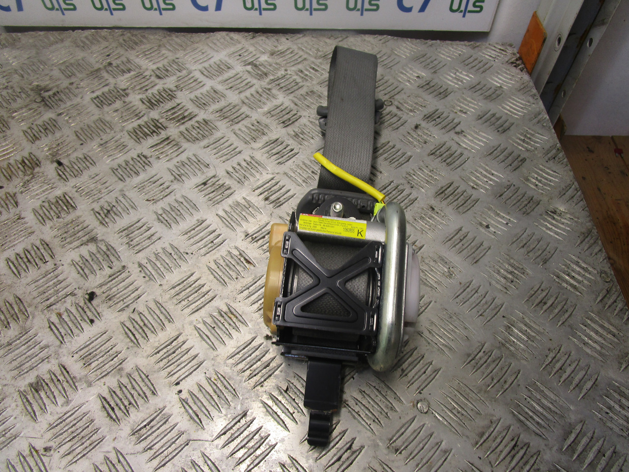 ISUZU N75 4HK1 SEAT BELT (PASSENGER SIDE) - Cabină și interior pentru Camion: Foto 1 ISUZU N75 4HK1 SEAT BELT (PASSENGER SIDE) - Cabină și interior pentru Camion: Foto 1