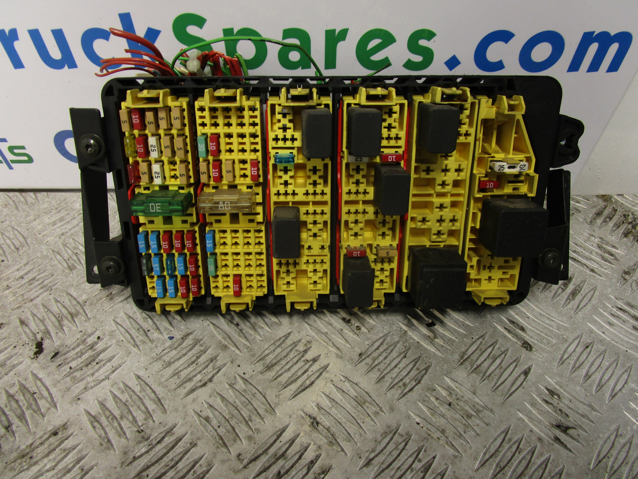 IVECO DAILY 3.0 FUSEBOARD P/NO 284912-2 - Sistem electric pentru Camion: Foto 1 IVECO DAILY 3.0 FUSEBOARD P/NO 284912-2 - Sistem electric pentru Camion: Foto 1