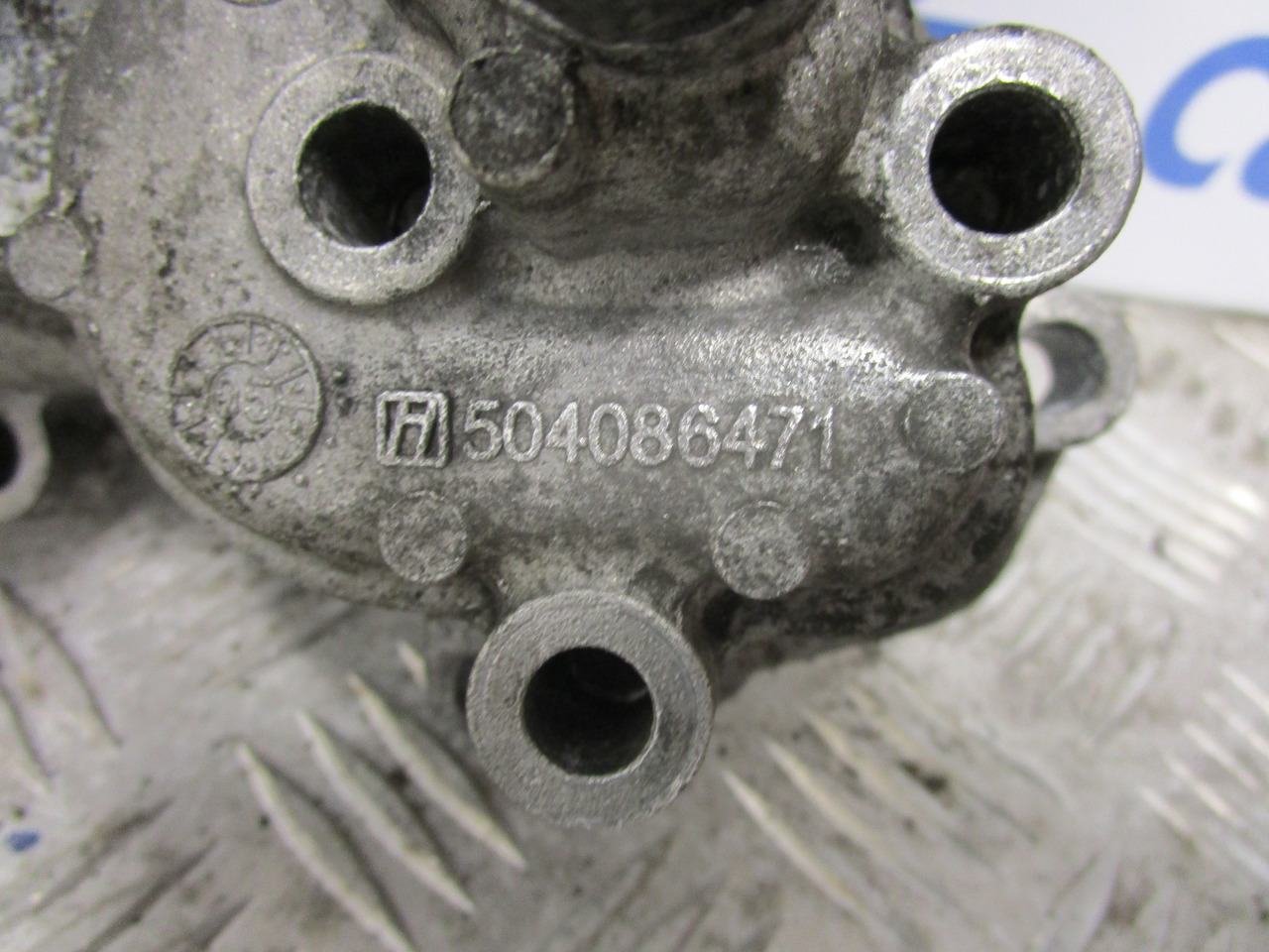 IVECO DAILY 3.0 OIL FILTER HOUSING P/NO 504086471 504086470 - Motor şi piese pentru Camion: Foto 2 IVECO DAILY 3.0 OIL FILTER HOUSING P/NO 504086471 504086470 - Motor şi piese pentru Camion: Foto 2