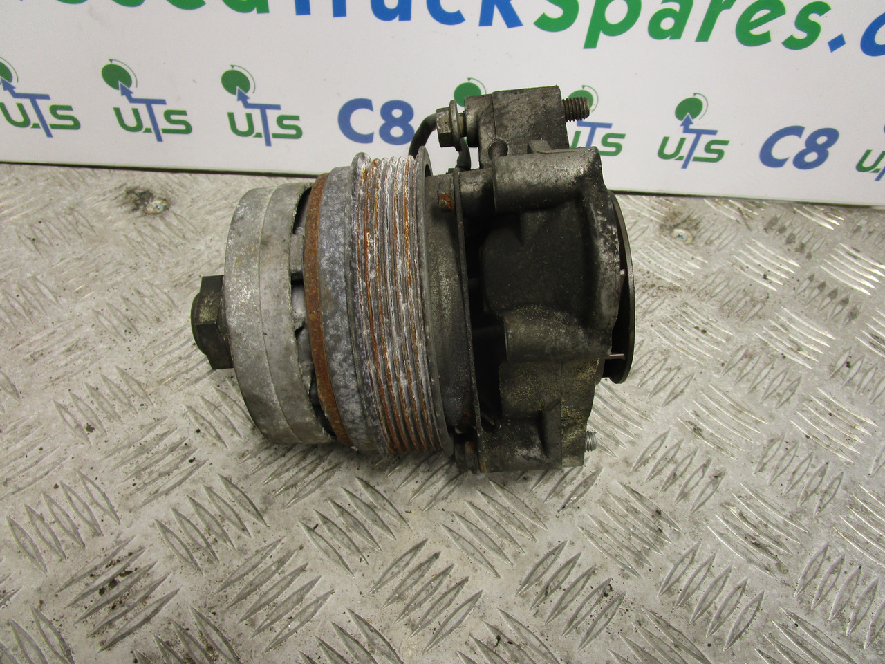 IVECO DAILY 3.0 WATER PUMP & VISCUSS COUPLING - Motor şi piese pentru Camion: Foto 1 IVECO DAILY 3.0 WATER PUMP & VISCUSS COUPLING - Motor şi piese pentru Camion: Foto 1