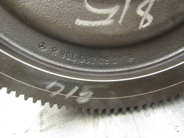 MERCEDES VARIO/814 FLYWHEEL P/NO R9060320801 - Volant pentru Camion: Foto 2 MERCEDES VARIO/814 FLYWHEEL P/NO R9060320801 - Volant pentru Camion: Foto 2