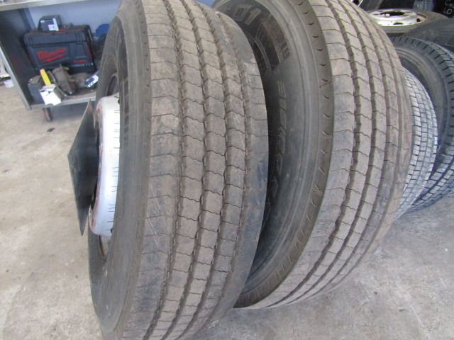 PIRELLI 315/80/22.5 FRONT 2022 ALMOST NEW ONLY 1000KM COMPLETE ON RIMS - Anvelopă pentru Camion: Foto 2 PIRELLI 315/80/22.5 FRONT 2022 ALMOST NEW ONLY 1000KM COMPLETE ON RIMS - Anvelopă pentru Camion: Foto 2