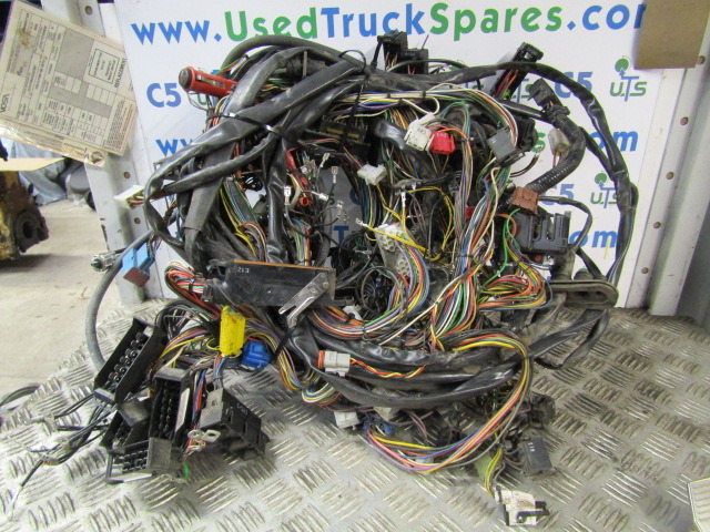 SCANIA P94 COMPLETE CAB HARNESS - Cabină și interior pentru Camion: Foto 1 SCANIA P94 COMPLETE CAB HARNESS - Cabină și interior pentru Camion: Foto 1