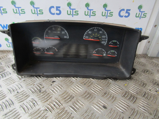 VOLVO FH13 CLOCK CLUSTER P/NO 20739275-P01 - Cabină și interior pentru Camion: Foto 1 VOLVO FH13 CLOCK CLUSTER P/NO 20739275-P01 - Cabină și interior pentru Camion: Foto 1