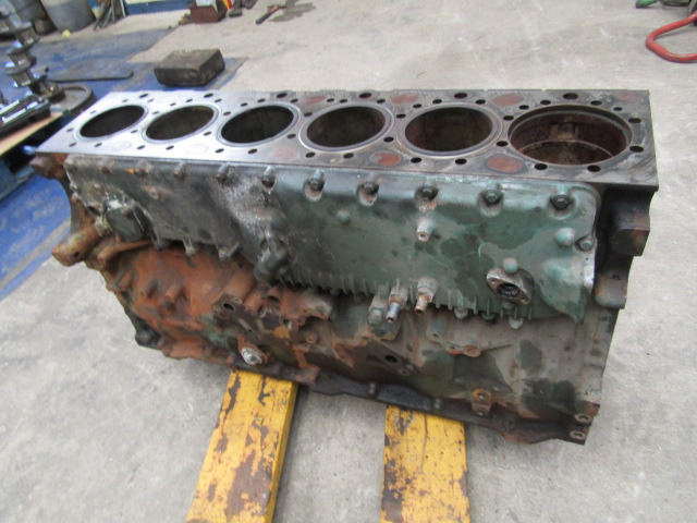 VOLVO FH13A ENGINE BLOCK ( NEEDS 1 LINER) - Motor şi piese pentru Camion: Foto 5 VOLVO FH13A ENGINE BLOCK ( NEEDS 1 LINER) - Motor şi piese pentru Camion: Foto 5