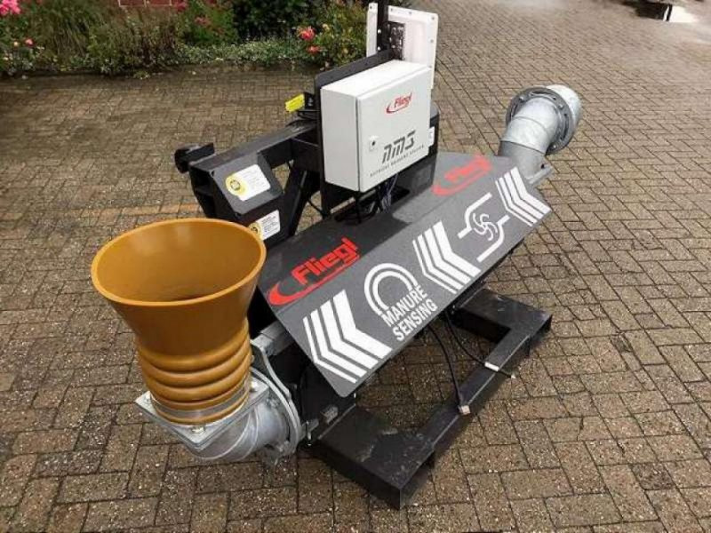 Fliegl NIR STATION 8 - Maşină de împrăştiat îngrăşăminte: Foto 4 Fliegl NIR STATION 8 - Maşină de împrăştiat îngrăşăminte: Foto 4