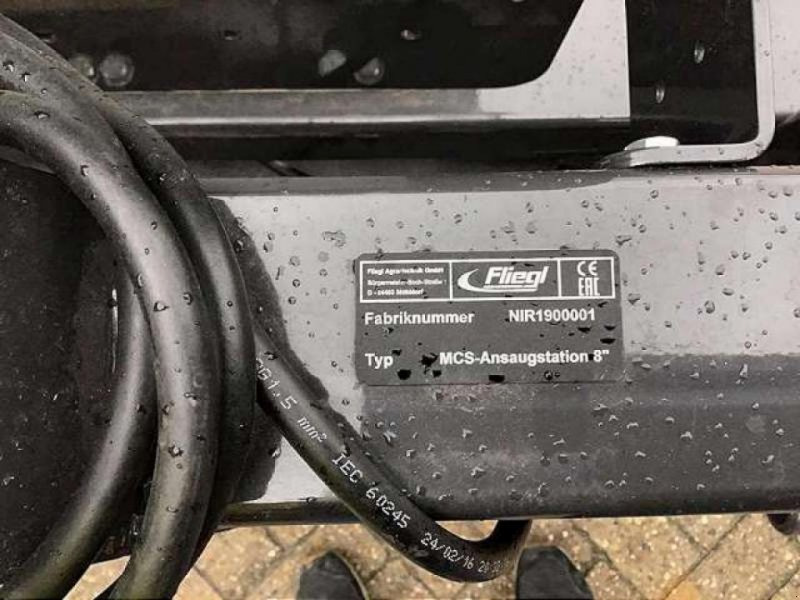 Fliegl NIR STATION 8 - Maşină de împrăştiat îngrăşăminte: Foto 2 Fliegl NIR STATION 8 - Maşină de împrăştiat îngrăşăminte: Foto 2