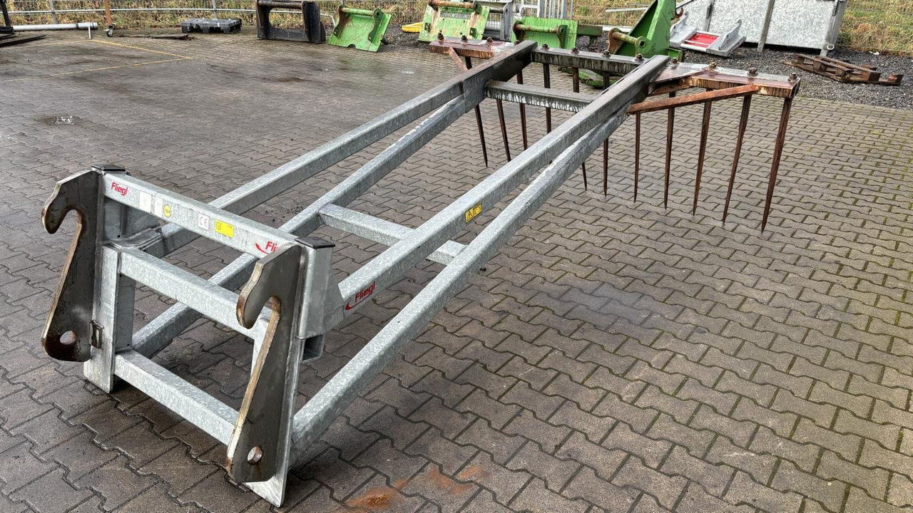 Fliegl SILOPRATZE 3000 MM - Echipamente pentru furaje: Foto 5 Fliegl SILOPRATZE 3000 MM - Echipamente pentru furaje: Foto 5
