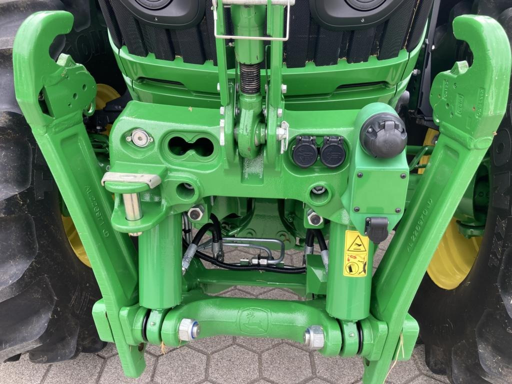 John Deere 6R145 - Tractor agricol: Foto 3 John Deere 6R145 - Tractor agricol: Foto 3
