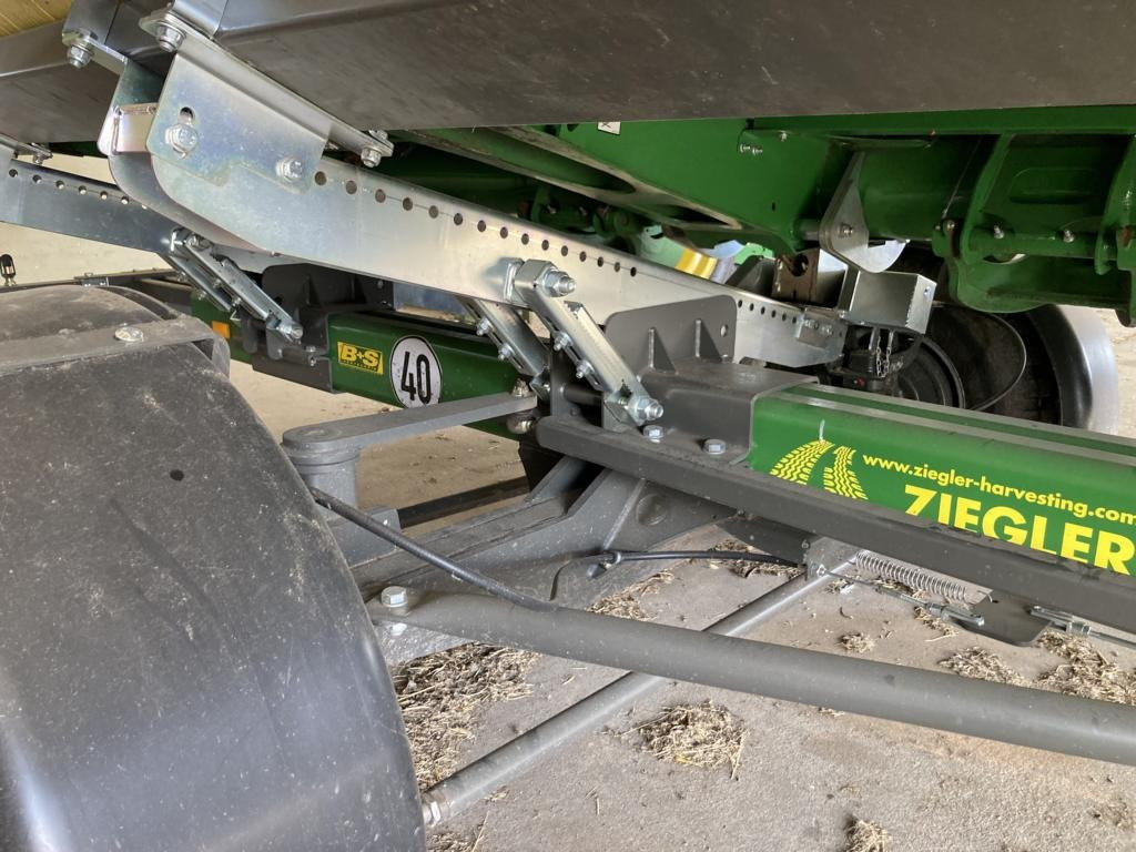 John Deere HD35X MY24 - Combină de recoltat cereale: Foto 4 John Deere HD35X MY24 - Combină de recoltat cereale: Foto 4