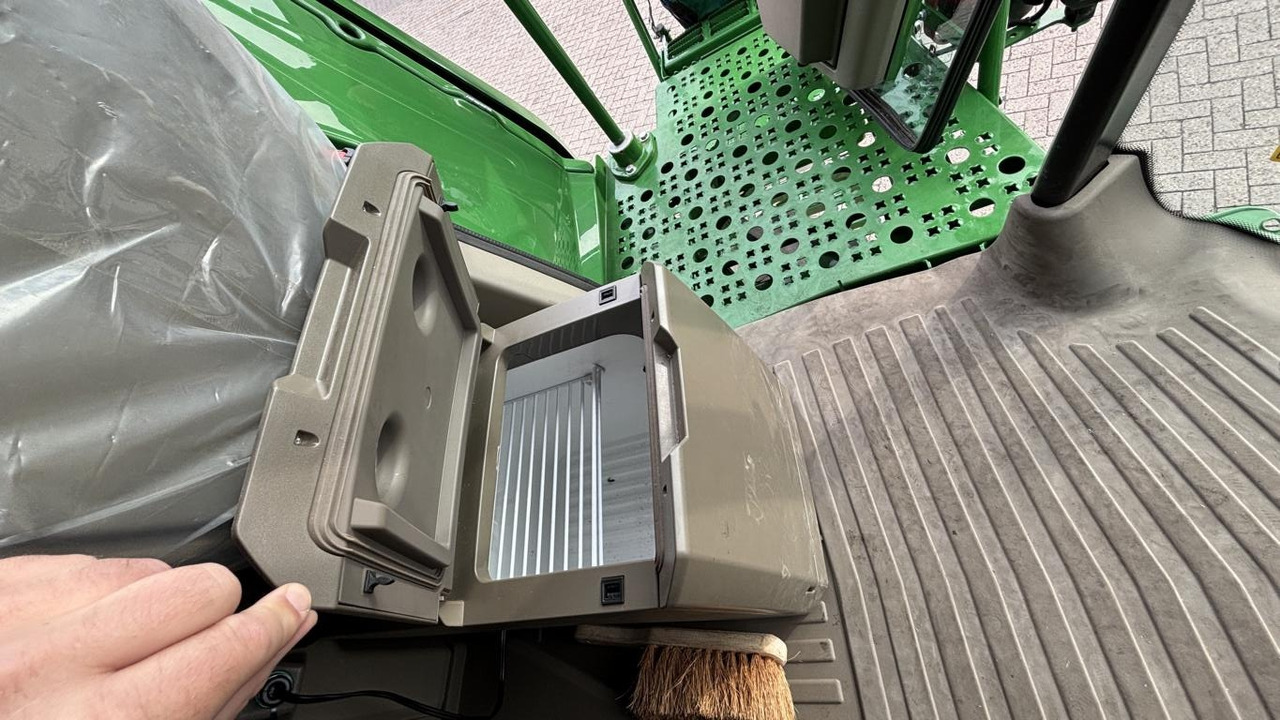 John Deere MÄHDRESCHER T5700 MY25 - Combină de recoltat cereale: Foto 3 John Deere MÄHDRESCHER T5700 MY25 - Combină de recoltat cereale: Foto 3