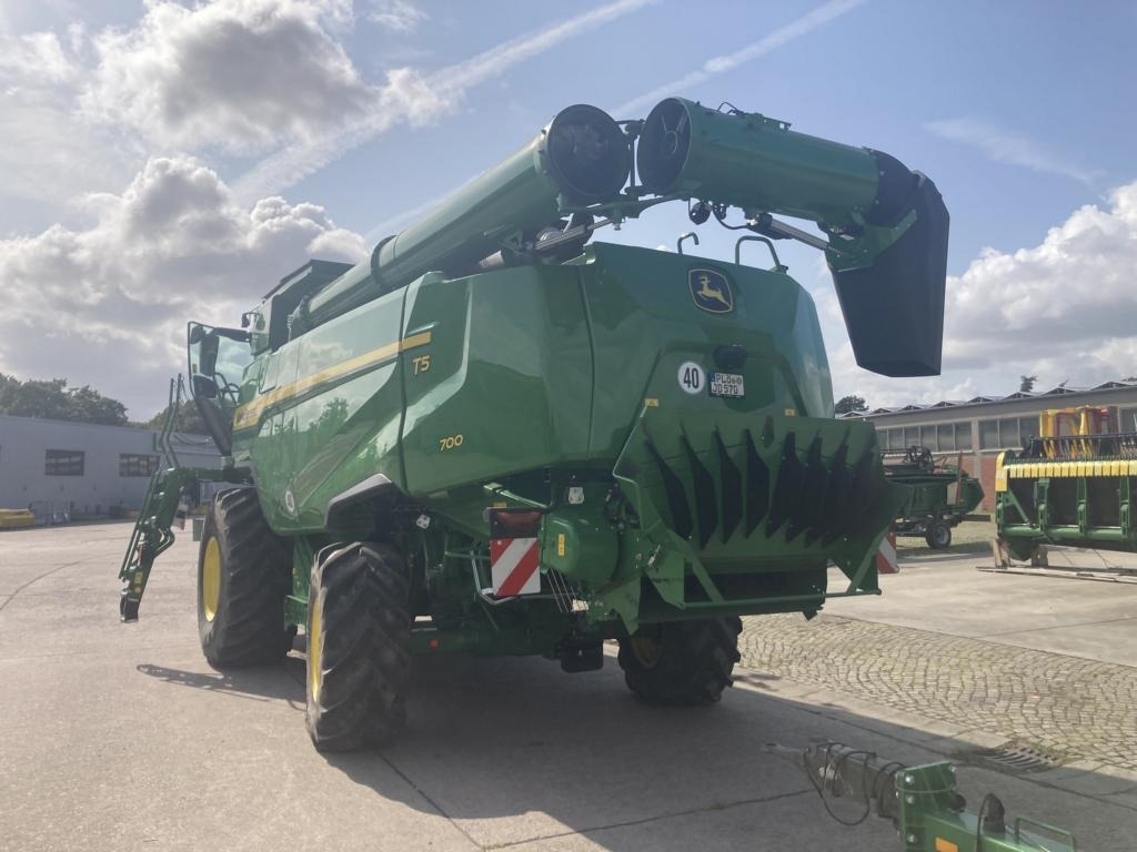 John Deere T5 700 MY25 - Combină de recoltat cereale: Foto 2 John Deere T5 700 MY25 - Combină de recoltat cereale: Foto 2