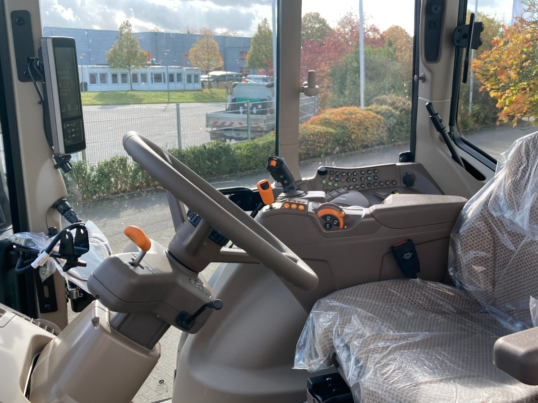 John Deere TRAKTOR 6120M MIT KABINE - Tractor agricol: Foto 4 John Deere TRAKTOR 6120M MIT KABINE - Tractor agricol: Foto 4