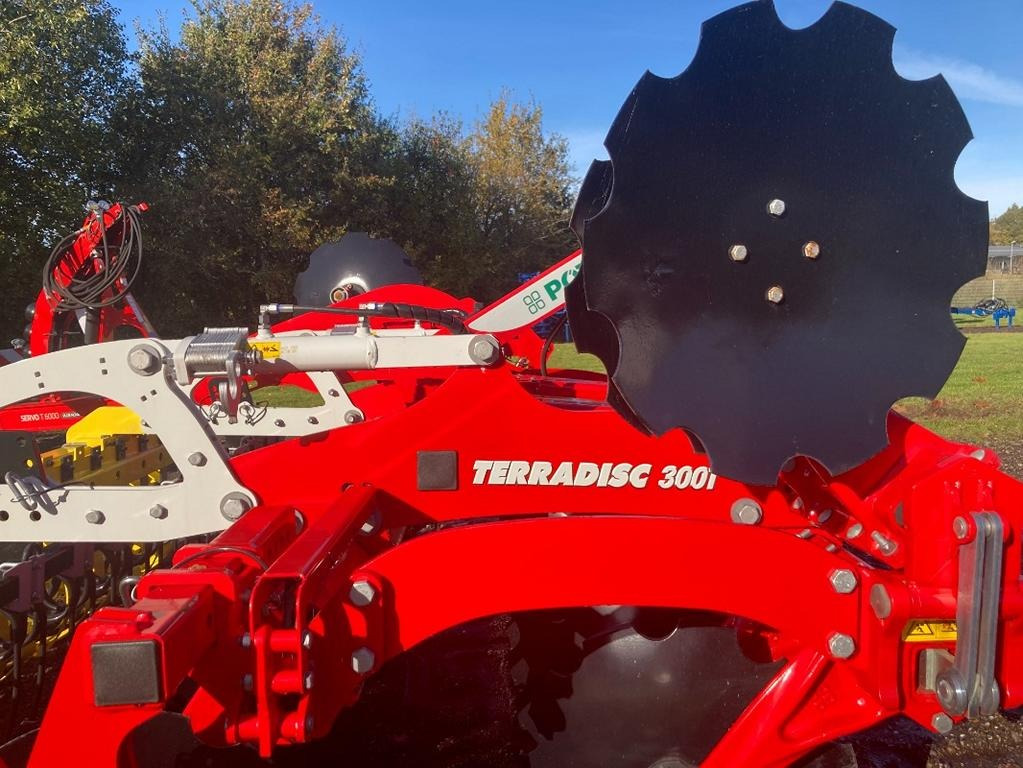 Pöttinger TERRADISC 3001 - Grapă cu discuri: Foto 2 Pöttinger TERRADISC 3001 - Grapă cu discuri: Foto 2