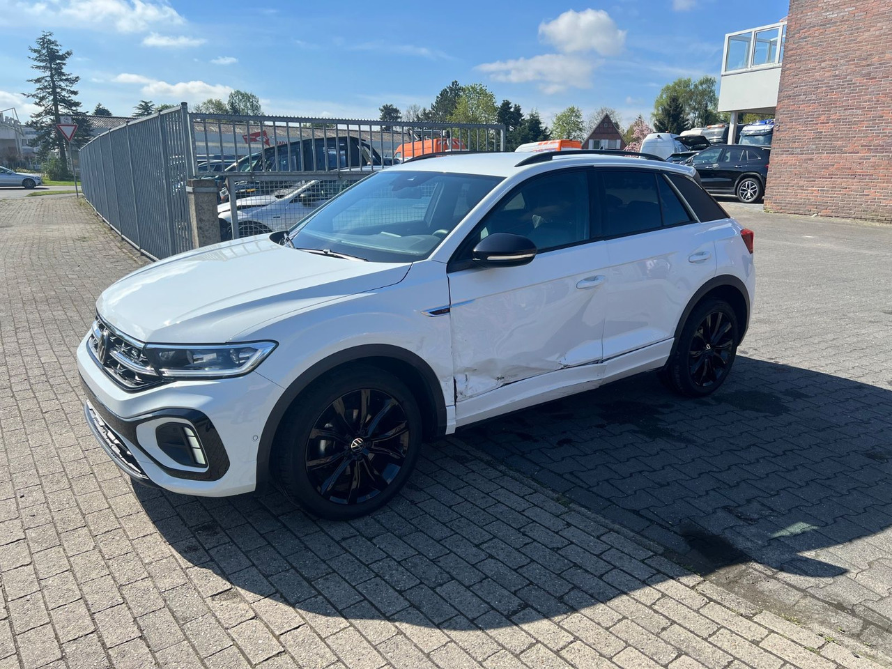 Volkswagen T-Roc R-Line 1.0 TSI Black Edition - Automobil: Foto 1 Volkswagen T-Roc R-Line 1.0 TSI Black Edition - Automobil: Foto 1