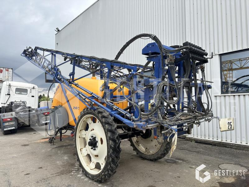 Caruelle Olympia 250S - Maşină de erbicidat tractata: Foto 2 Caruelle Olympia 250S - Maşină de erbicidat tractata: Foto 2