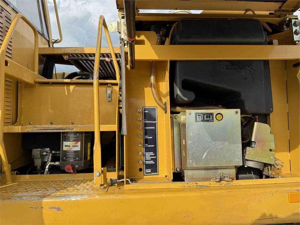 Excavator pe roţi CAT M315C: Foto 15