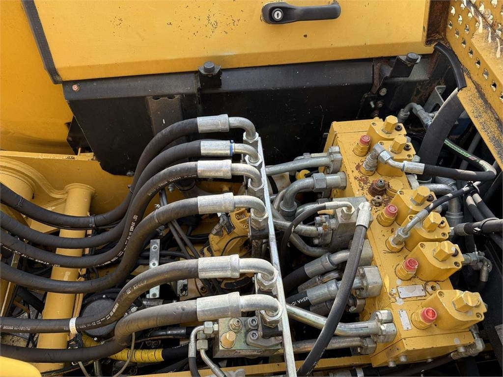 Excavator pe roţi CAT M315C: Foto 18