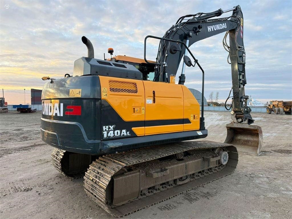 Hyundai HX 140 A L , 2270 H !!! - Excavator pe şenile: Foto 4 Hyundai HX 140 A L , 2270 H !!! - Excavator pe şenile: Foto 4