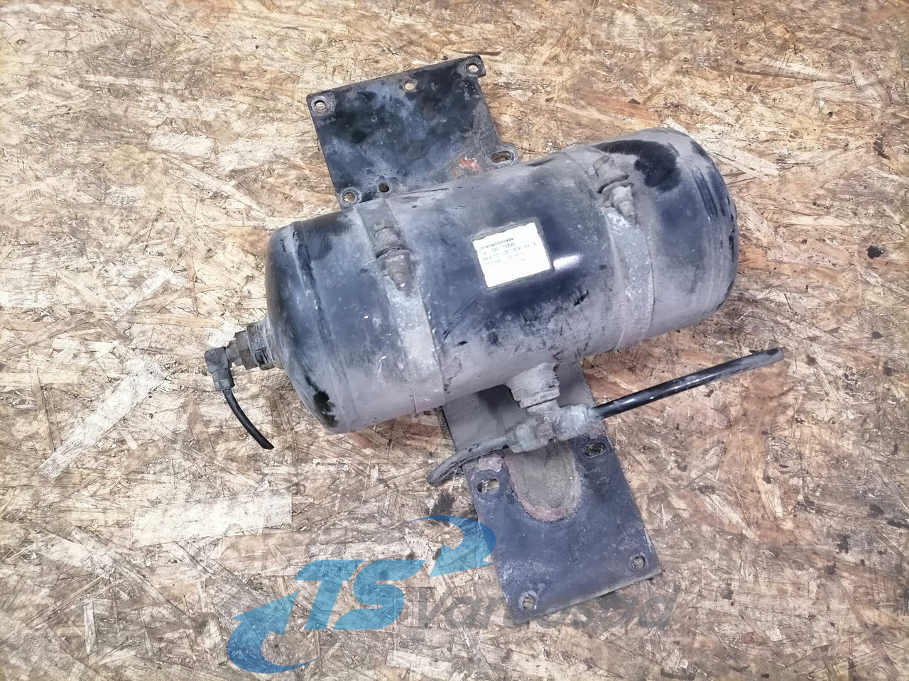 DAF Air tank 1733548 - Piesa universala pentru Camion: Foto 3 DAF Air tank 1733548 - Piesa universala pentru Camion: Foto 3