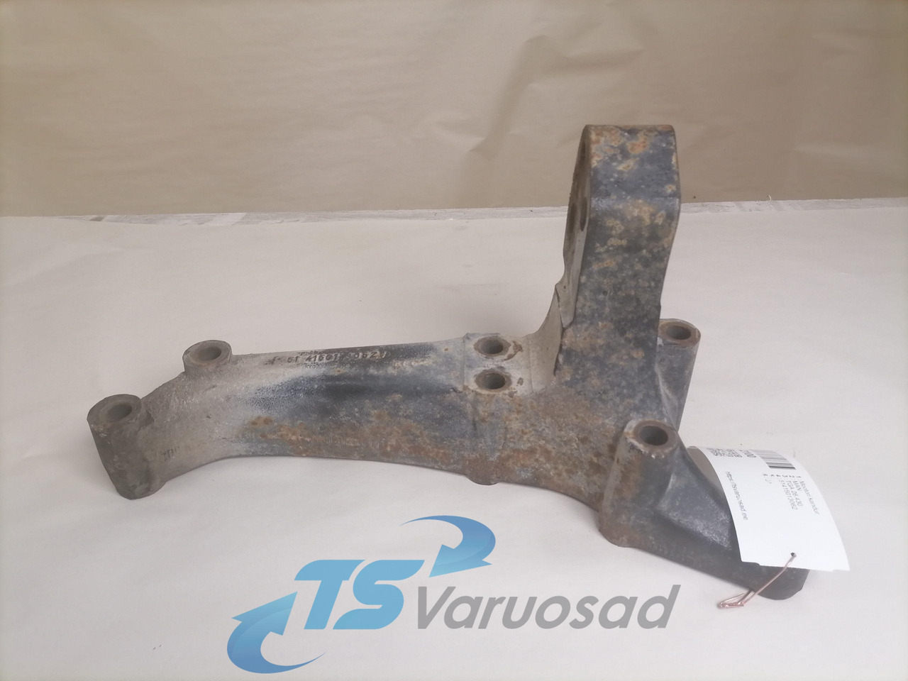 MAN Engine bracket 51415013062 - Motor şi piese pentru Camion: Foto 1 MAN Engine bracket 51415013062 - Motor şi piese pentru Camion: Foto 1