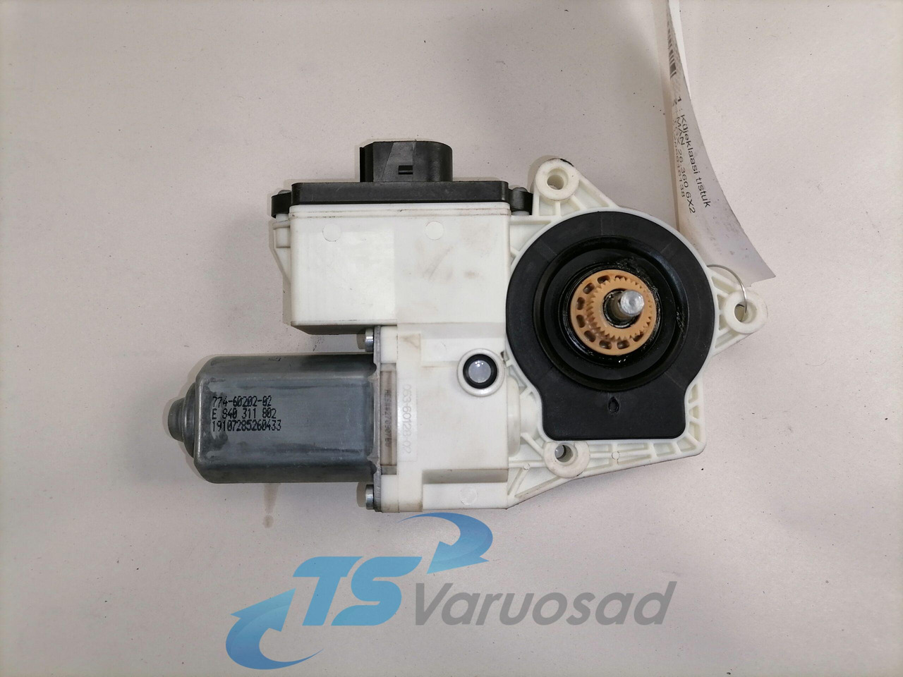 MAN Glass lift 81286016138 - Fereastră și piese pentru Camion: Foto 4 MAN Glass lift 81286016138 - Fereastră și piese pentru Camion: Foto 4