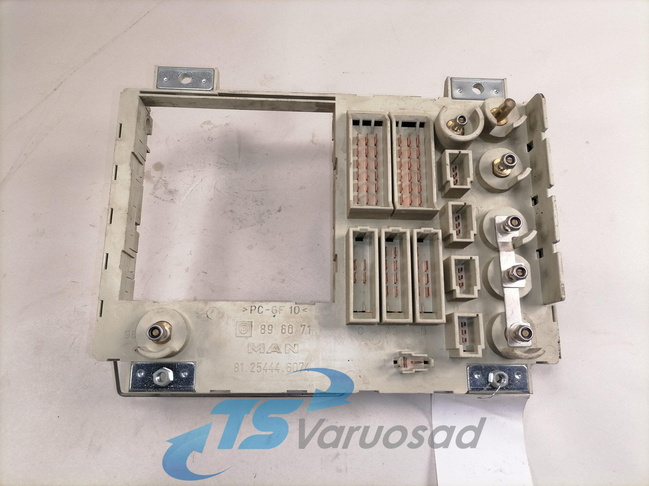 MAN Kaitsmepaneel 81254446074 - Siguranță pentru Camion: Foto 3 MAN Kaitsmepaneel 81254446074 - Siguranță pentru Camion: Foto 3