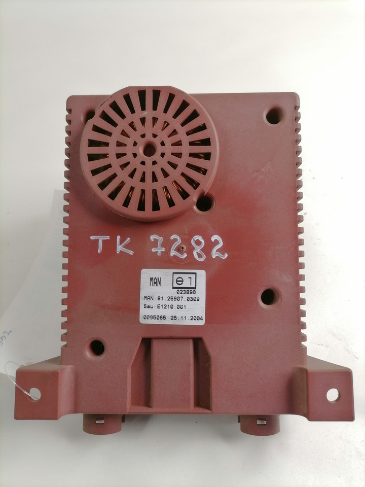 MAN Voltage converter 81259070309 - Sistem electric pentru Camion: Foto 4 MAN Voltage converter 81259070309 - Sistem electric pentru Camion: Foto 4