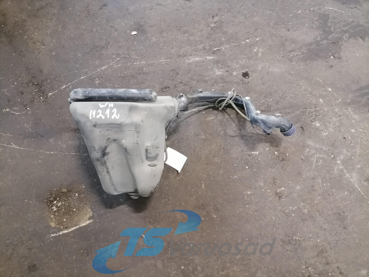 MAN Windscreen washer fluid tank 81264810079 - Ștergător pentru Camion: Foto 1 MAN Windscreen washer fluid tank 81264810079 - Ștergător pentru Camion: Foto 1