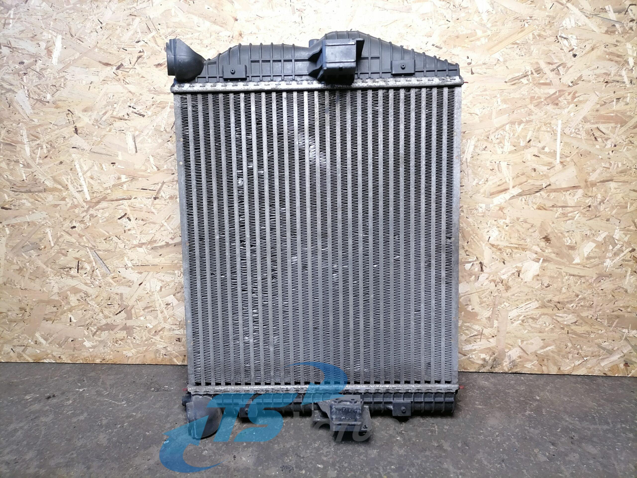 MB Intercooler radiator A9705000604 - Intercooler pentru Camion: Foto 2 MB Intercooler radiator A9705000604 - Intercooler pentru Camion: Foto 2