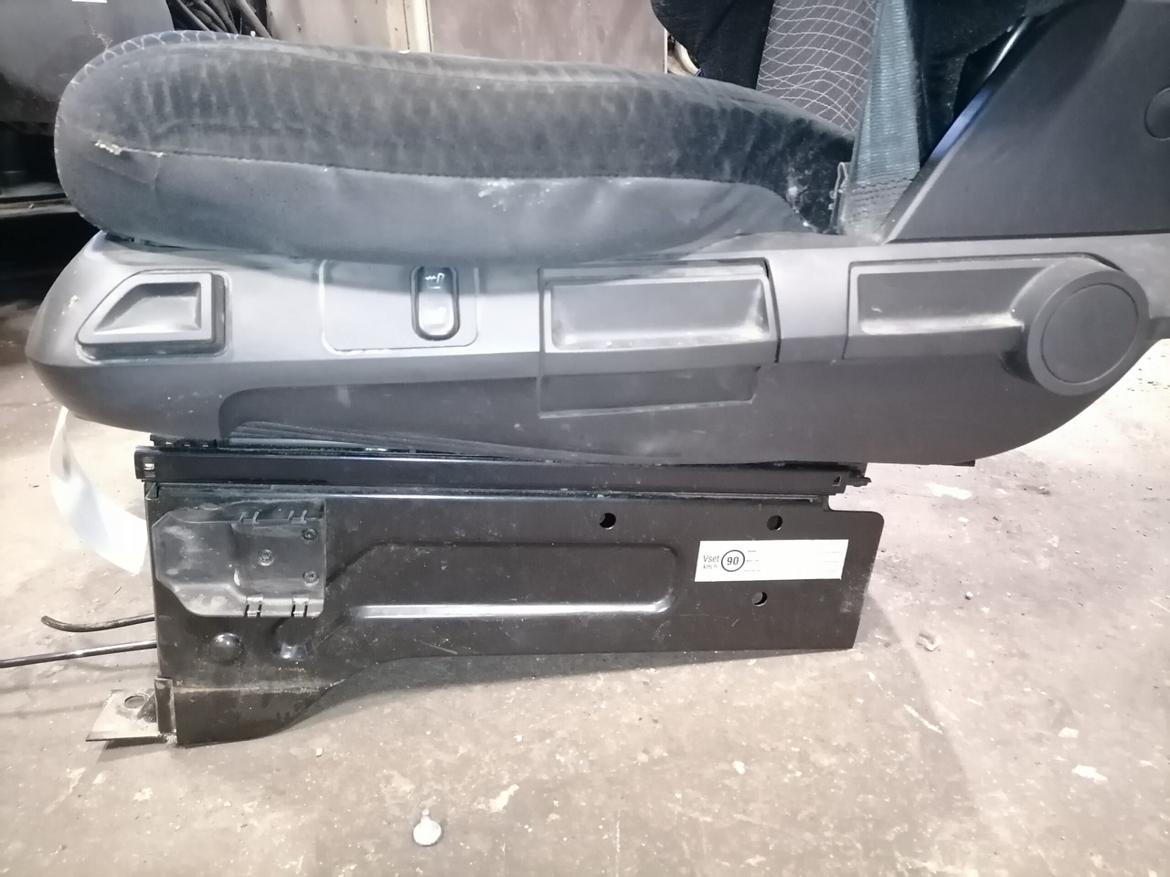 Mercedes-Benz Juhiiste A9609107501 - Scaun pentru Camion: Foto 4 Mercedes-Benz Juhiiste A9609107501 - Scaun pentru Camion: Foto 4