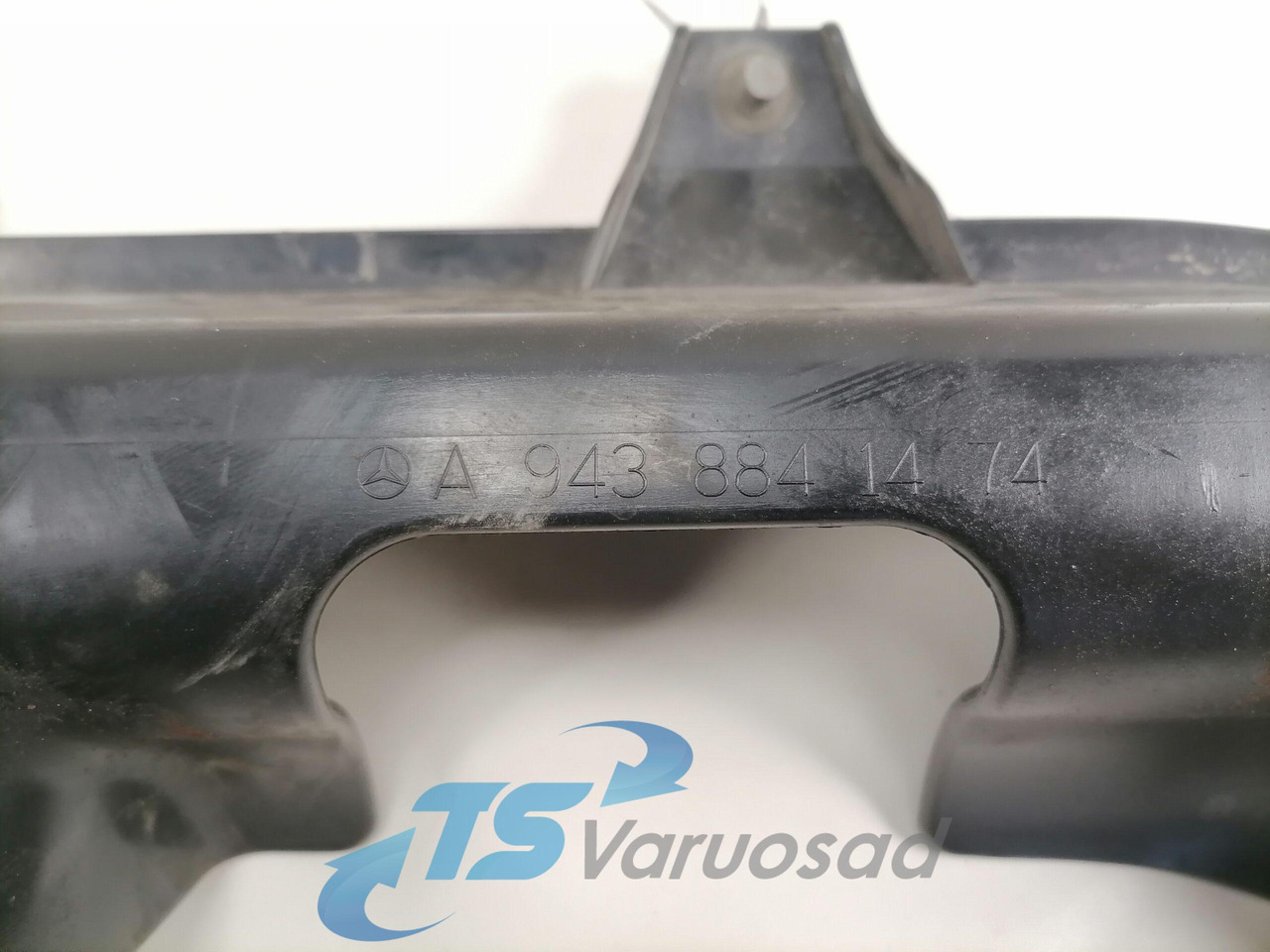Mercedes-Benz Plastikdetail A9438841474 - Aerodinamică/ Spoiler pentru Camion: Foto 2 Mercedes-Benz Plastikdetail A9438841474 - Aerodinamică/ Spoiler pentru Camion: Foto 2