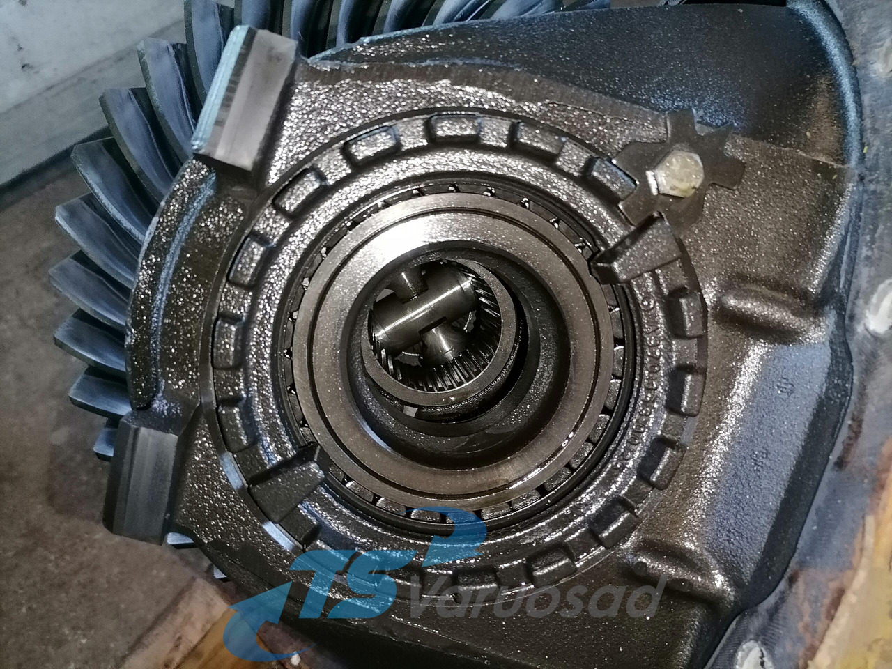 Mercedes-Benz Reduktor HL 6/3 DCLS - 13 / 2,846 A0003504303 - Transmisie finală pentru Camion: Foto 5 Mercedes-Benz Reduktor HL 6/3 DCLS - 13 / 2,846 A0003504303 - Transmisie finală pentru Camion: Foto 5