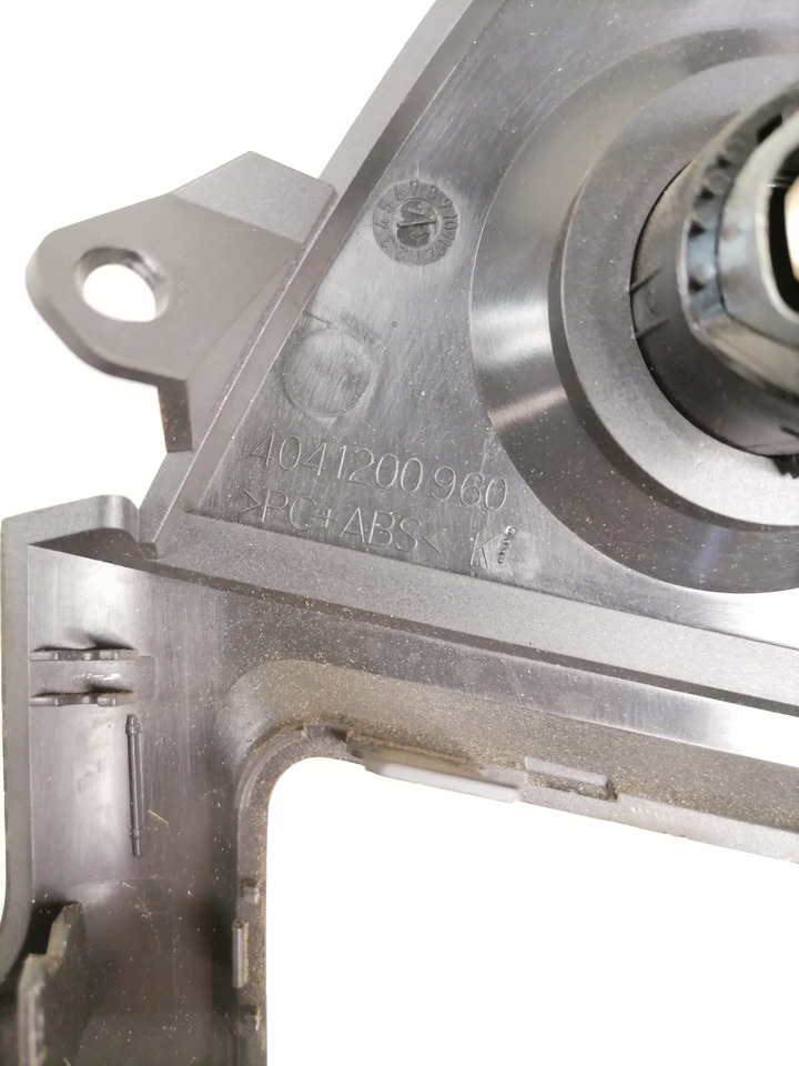 Mercedes-Benz Salongi plastik 4041200960 - Piesa universala pentru Camion: Foto 3 Mercedes-Benz Salongi plastik 4041200960 - Piesa universala pentru Camion: Foto 3