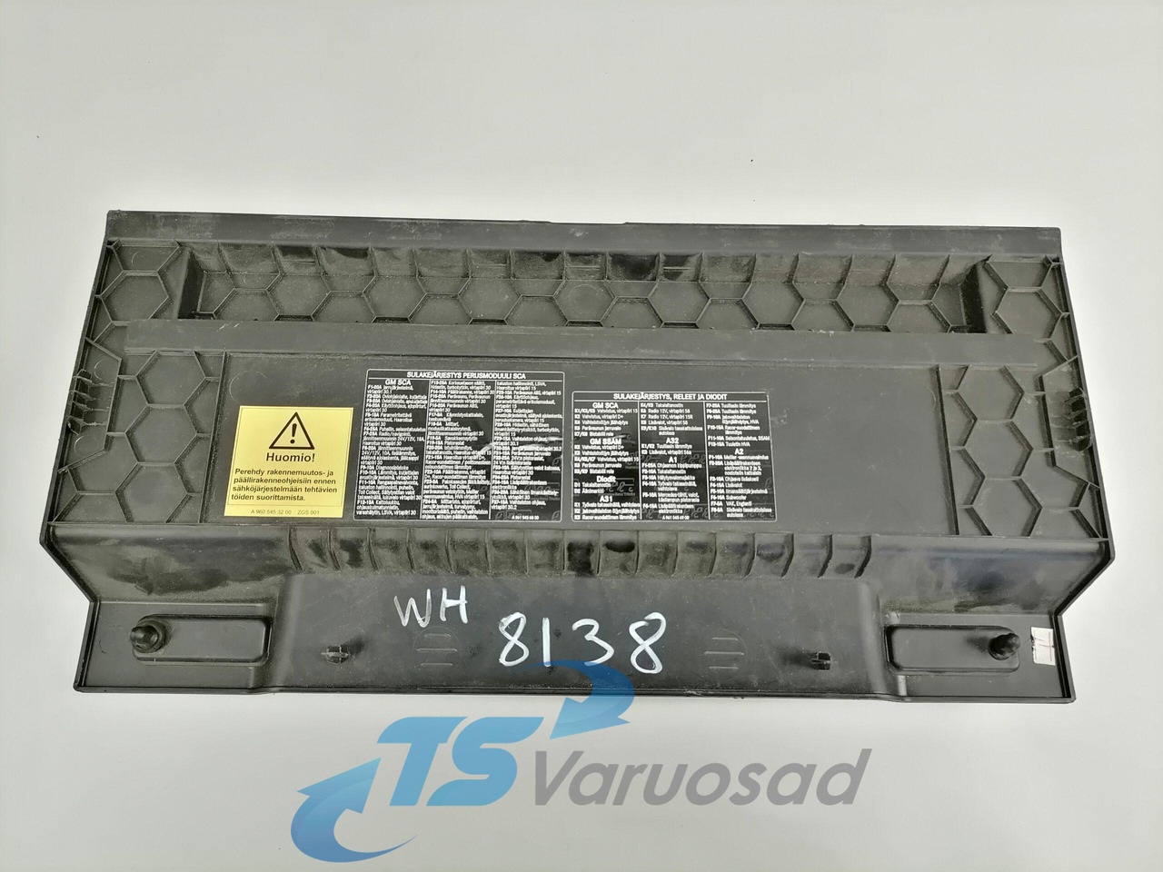 Mercedes-Benz Salongi plastik A9606803206 - Piesa universala pentru Camion: Foto 2 Mercedes-Benz Salongi plastik A9606803206 - Piesa universala pentru Camion: Foto 2