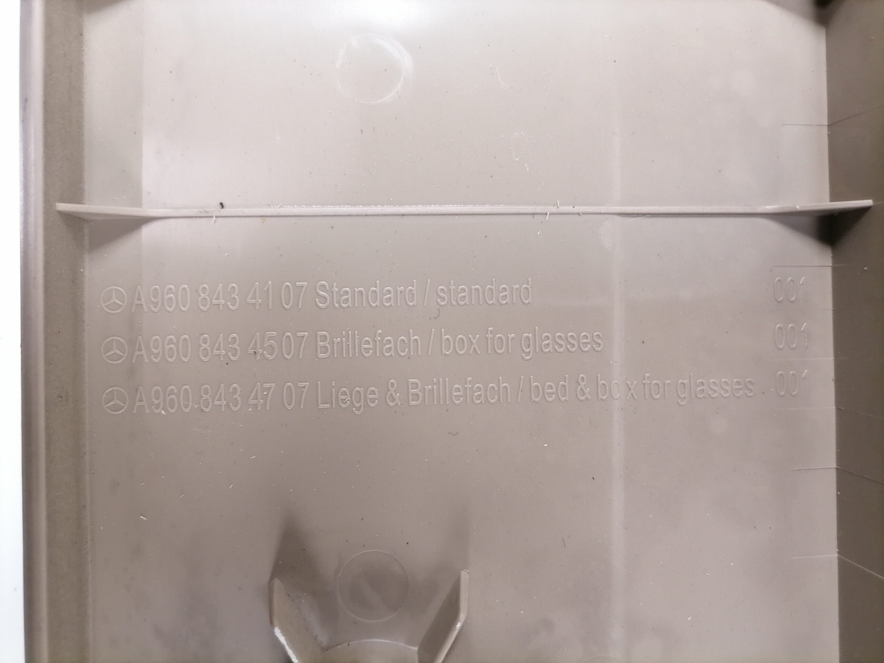 Mercedes-Benz Salongi plastik A9608434307 - Piesa universala pentru Camion: Foto 4 Mercedes-Benz Salongi plastik A9608434307 - Piesa universala pentru Camion: Foto 4