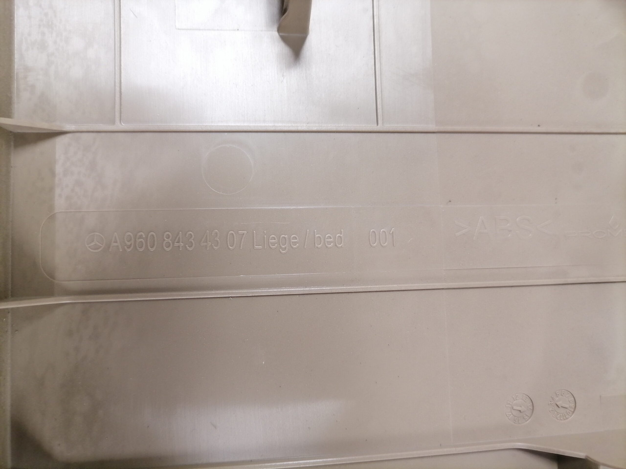 Mercedes-Benz Salongi plastik A9608434307 - Piesa universala pentru Camion: Foto 3 Mercedes-Benz Salongi plastik A9608434307 - Piesa universala pentru Camion: Foto 3