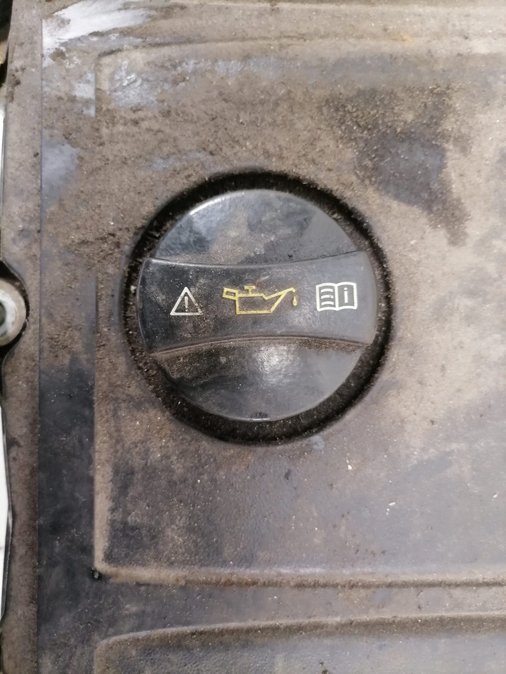 Mercedes-Benz Valve cover A4710101730 - Chiulasă pentru Camion: Foto 5 Mercedes-Benz Valve cover A4710101730 - Chiulasă pentru Camion: Foto 5