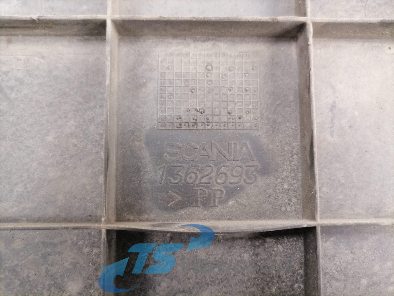 Scania Battery cover 1362693 - Acumulator pentru Camion: Foto 4 Scania Battery cover 1362693 - Acumulator pentru Camion: Foto 4