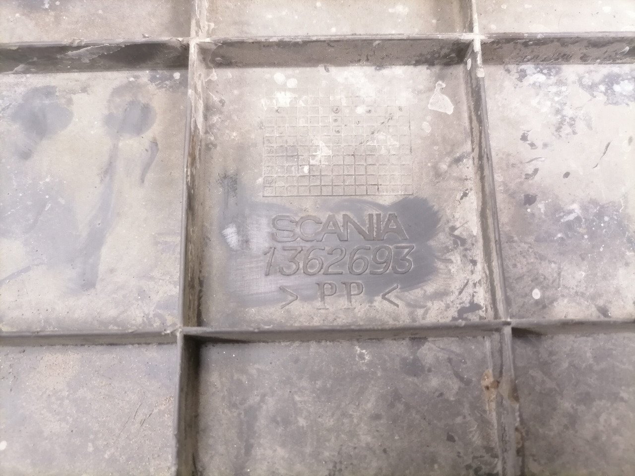 Scania Battery cover 1362693 - Acumulator pentru Camion: Foto 4 Scania Battery cover 1362693 - Acumulator pentru Camion: Foto 4