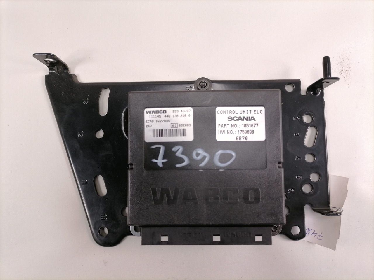 Scania Ecu, ECAS 1851677 - Calculator de bord pentru Camion: Foto 4 Scania Ecu, ECAS 1851677 - Calculator de bord pentru Camion: Foto 4