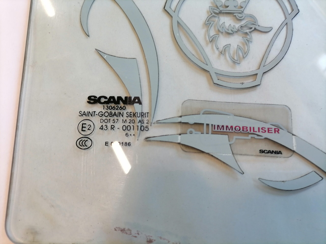 Scania Küljeklaas, parem 1306260 - Fereastră și piese pentru Camion: Foto 3 Scania Küljeklaas, parem 1306260 - Fereastră și piese pentru Camion: Foto 3