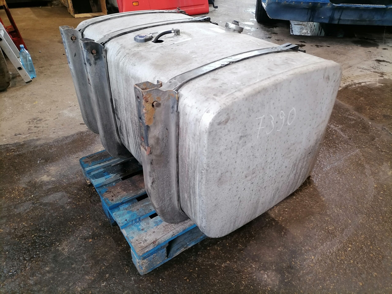 Scania Kütusepaak 500L 1517307 - Rezervor combustibil pentru Camion: Foto 4 Scania Kütusepaak 500L 1517307 - Rezervor combustibil pentru Camion: Foto 4