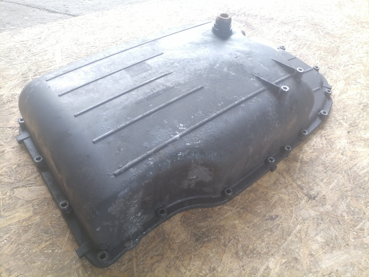 Scania Oil sump 2023780 - Baie de ulei pentru Camion: Foto 4 Scania Oil sump 2023780 - Baie de ulei pentru Camion: Foto 4